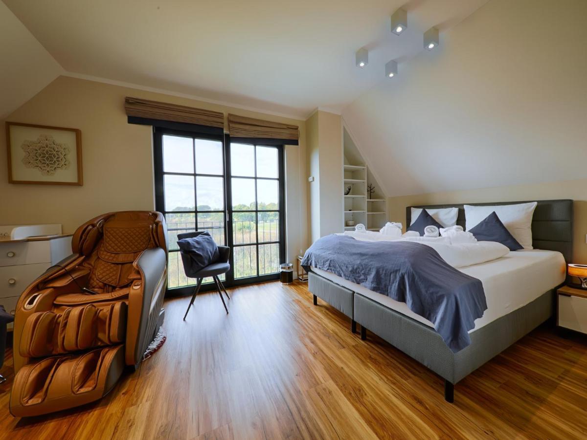 Reetland Am Meer - Premium Reetdachvilla Mit 3 Schlafzimmern, Sauna, Kamin Und Massagesessel F05 Dranske Exterior photo
